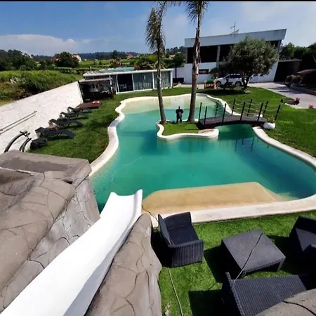 Villa Black & White *